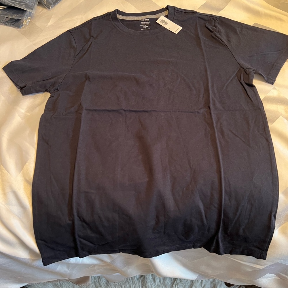 3- old navy mens Medium brand new tshirts in original packaging with tags.